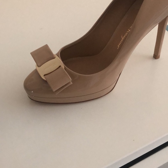 Ferragamo Pumps - Picture 1 of 3
